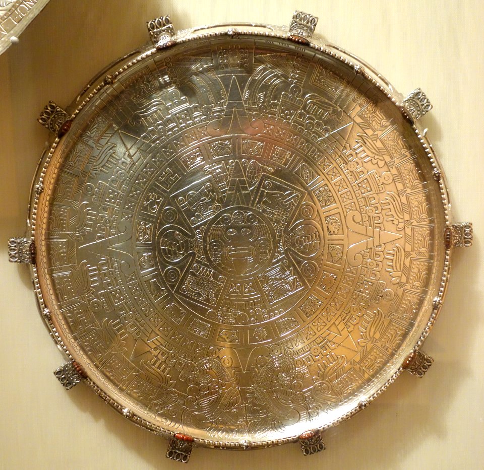 Waiter or Tray with Aztec sun calendar, Tiffany & Company, New York, exhibited in 1893 World's Columbian Exposition, silver and agate - Brooklyn Museum - DSC09502