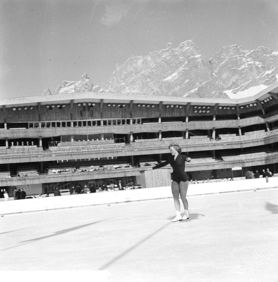 Wereldkampioenschappen kunstrijden te Cortina dAmpezzo. Sjoukje Dijkstra in haa, Bestanddeelnr 914-8852