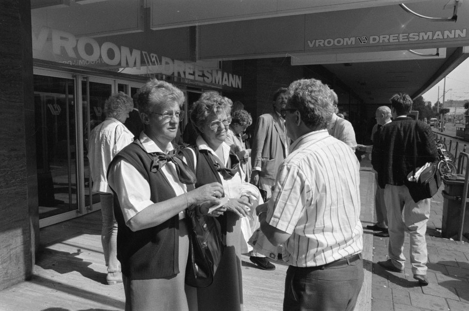 Werknemers V&D in Den Haag lichten publiek in over reorganisaties, Bestanddeelnr 934-2977