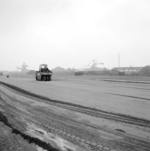 Werktuigen, aanleg en verbeteren wegen, hoogovens, Bestanddeelnr 251-3866