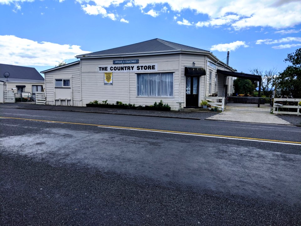 Waitakaruru country store2