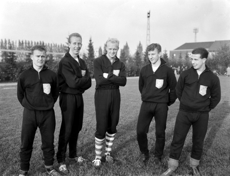Waarschijnlijke voorhoede van het Nederlands elftal tegen Tsjechoslowakije, Van , Bestanddeelnr 911-7038