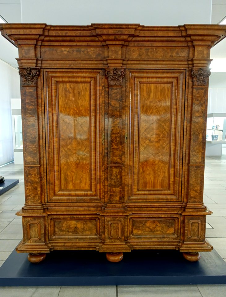 Wardrobe, Nuremberg, c. 1700, spruce, oak, beech, walnut, brass - Germanisches Nationalmuseum - Nuremberg, Germany - DSC02471