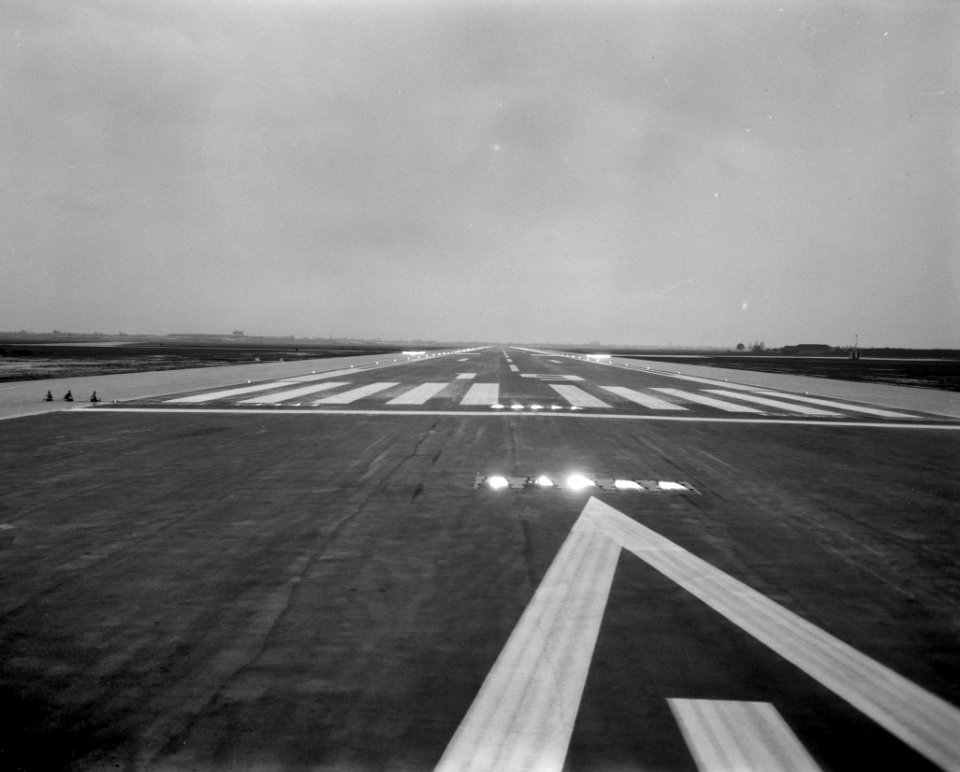Wederingebruikstelling startbanen op Schiphol. Start- en landingsbaan 01-19, Bestanddeelnr 913-0922