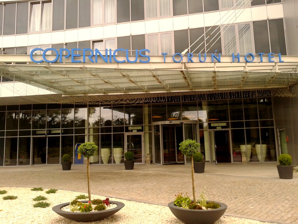 Wejście główne do hotelu Copernicus w Toruniu