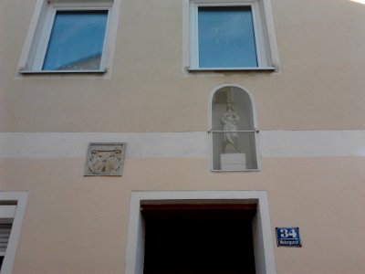 Webergasse 34 Eichstätt -Wappen und Nischenfigur