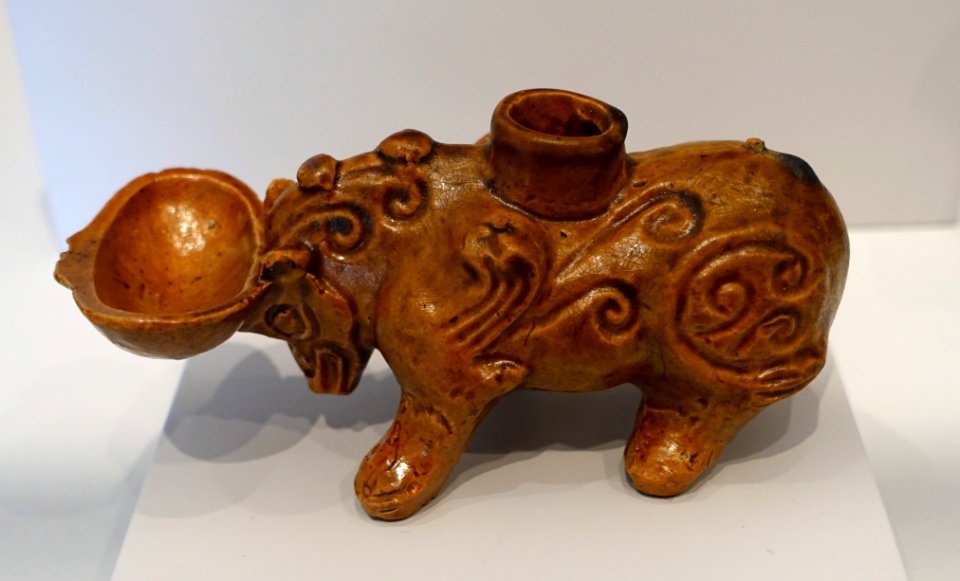 Water Dropper in the Form of a Winged Quadruped Supporting a Wine Cup, China, Eastern Han period, 1st-2nd cent. AD, earthenware, iron-brown glaze - Arthur M. Sackler Museum, Harvard University - DSC00924