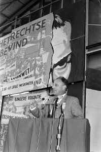 Waarheidsfestival in RAI te Amsterdam, CPN-voorzitter Henk Hoekstra tijdens rede, Bestanddeelnr 925-9204
