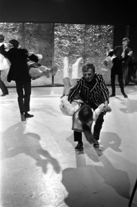 Waauw, tienerprogramma KRO. De dansers van Douglas Squires . Douglas Squires, Bestanddeelnr 920-9669