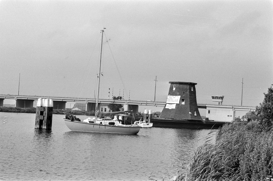 Waarder Molen per schip verhuisd naar Warmond, Bestanddeelnr 927-3631