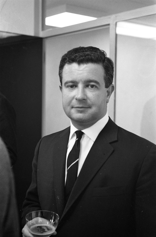 Waarnemend particulier secretaris van prins Bernhard , mr. H. Fock, Bestanddeelnr 914-2904