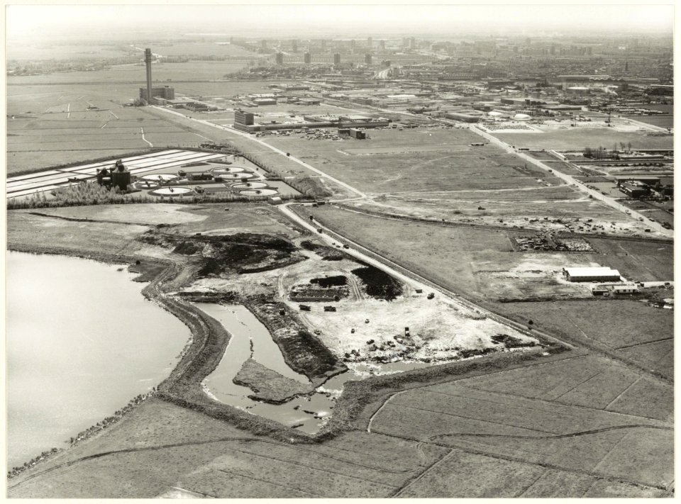 Waarderpolder overzicht van het noord-oostelijk gedeelte met Parkwijk op de achtergrond. NL-HlmNHA 54005134