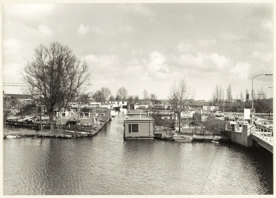 Waarderhaven ziende vanaf het Noorder Buiten Spaarne. NL-HlmNHA 54005684