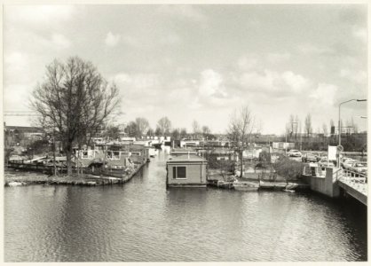 Waarderhaven ziende vanaf het Noorder Buiten Spaarne. NL-HlmNHA 54005684