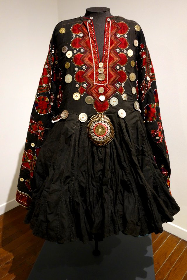 Wedding dress (jumlo), Indus Kohistan, Northwest Frontier Province, Pakistan, view 1, mid 20th century, cotton, metal and glass beads, plastic buttons - Textile Museum of Canada - DSC00930