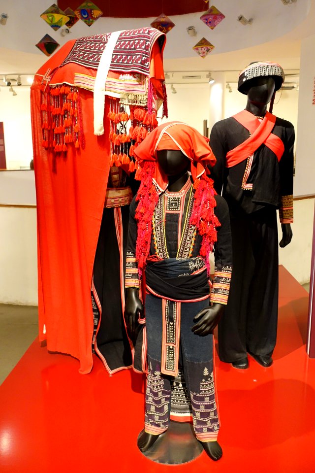 Wedding costumes of Ly Lao San and Lo Ta May (bride, bridesmaid, groom), Dao Do, Ta Van, Sa Pa, Lao Cai, 2006 - Vietnamese Women's Museum - Hanoi, Vietnam - DSC04377