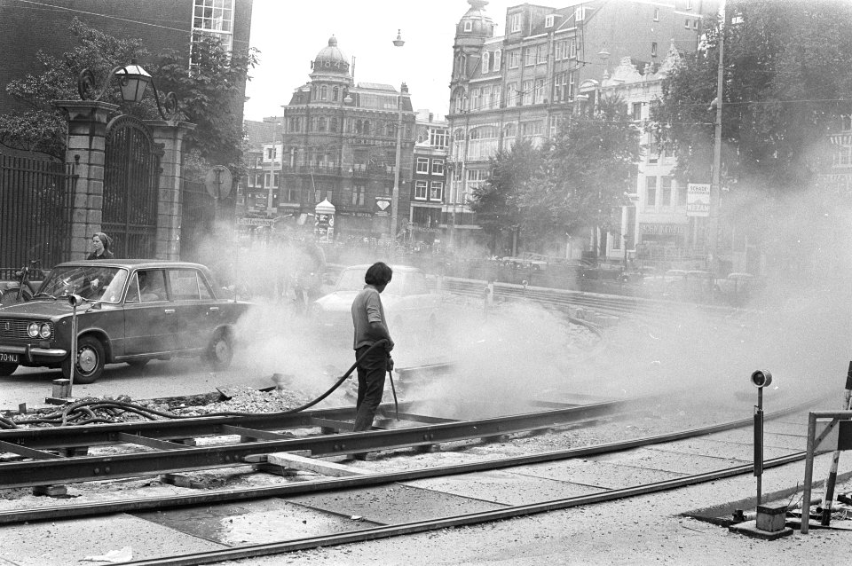 Werkzaamheden aan rails op Spui, Amsterdam, Bestanddeelnr 925-7850