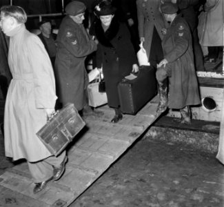 Watersnood 1953. Evacuatie Zierikzee aankomst Dordrecht, Bestanddeelnr 905-5510