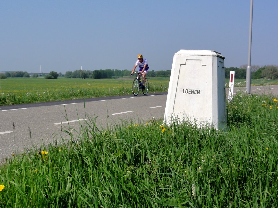 Waalbandijk grenspaal 3 rechts, Slijk-Ewijk ~ Loenen