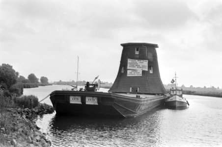 Waarder molen per schip verhuisd naar Warmond, Bestanddeelnr 927-3629