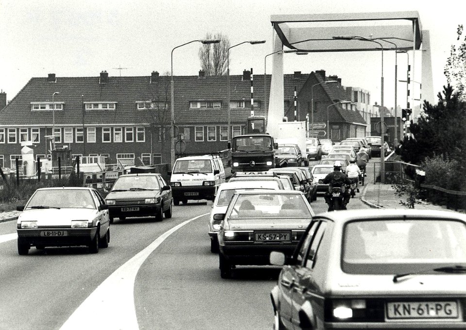 Waarderbrug Haarlem - Negatiefnummer 31557 k 2. - Gepubliceerd in het Haarlems Dagblad van 21.02.1992. Identificatienummer 54-032102