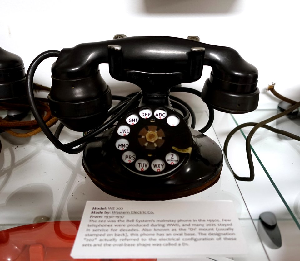 Western Electric WE 202, 1930-1937 - Telephone Museum - Waltham, Massachusetts -DSC08188