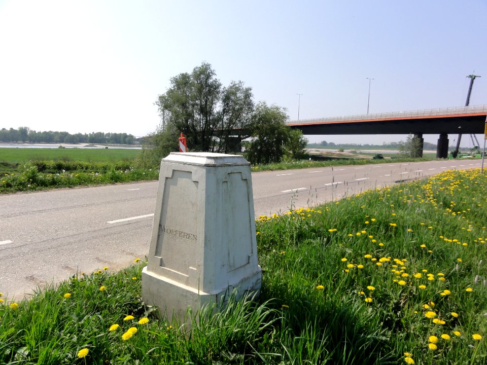 Waalbandijk grenspaal 4 rechts, Loenen ~ Wolferen