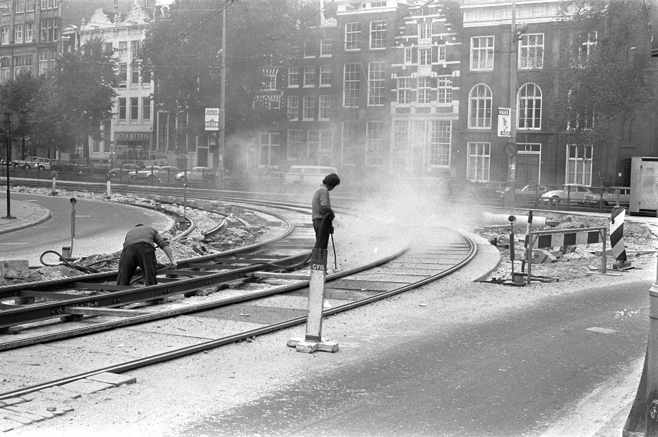 Werkzaamheden aan rails op Spui, Amsterdam, Bestanddeelnr 925-7851