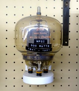 Western Electric 357A, 500 watts, WFCI, 1941-1951 - New England Wireless & Steam Museum - East Greenwich, RI - DSC06699