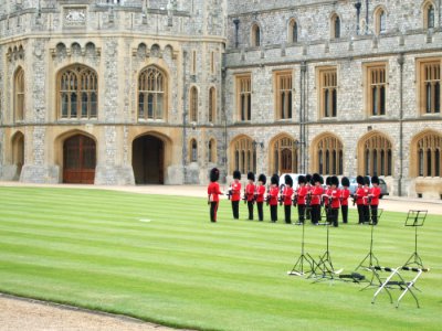 Windsor Guard Change new guard present arms