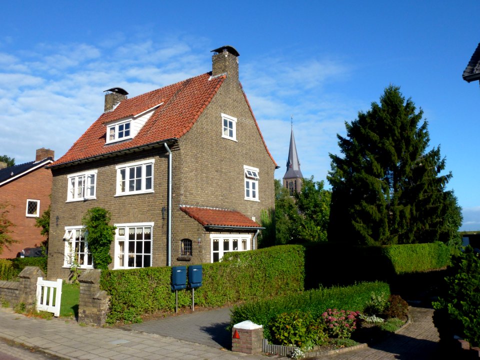 Weurt (Beuningen Gld) woonhuis Past.v.d.Marckstraat 11
