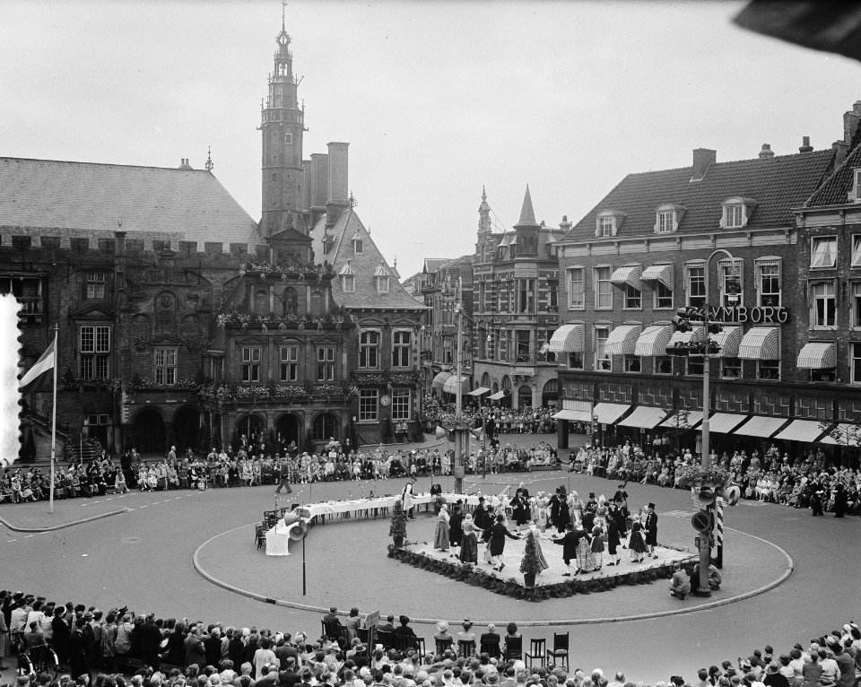 Westfriese bruiloft op Grote Markt te Haarlem, Bestanddeelnr 904-6978