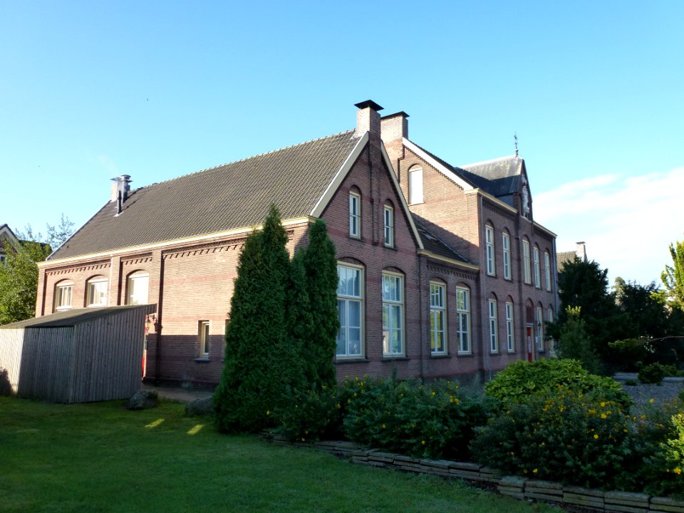 Weurt (Beuningen Gld) klooster Past.v.d.Marckstraat 14 links voor