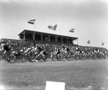 Wielerfestijn op Circuit van Zandvoort ter gelegenheid van KNWU-jubileum, Bestanddeelnr 905-6996