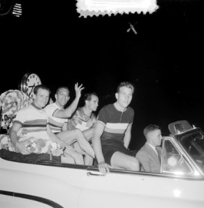Wielrennen revanchewedstrijden stadion Amsterdam. V.l.n.r. Dolf Verschueren, Ari, Bestanddeelnr 905-9224