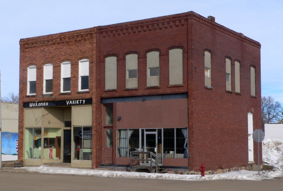 Wakonda, South Dakota, N corner 2nd and Ohio from SSW 1