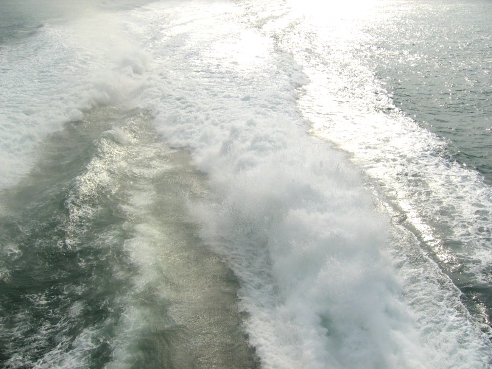 Wake-high-speed-catamaran-20040910-003
