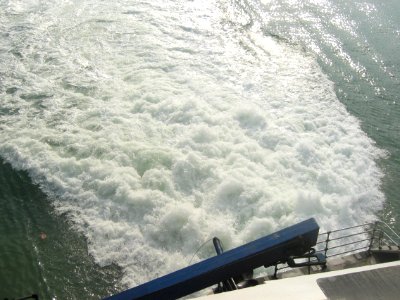 Wake-high-speed-catamaran-20040910-002