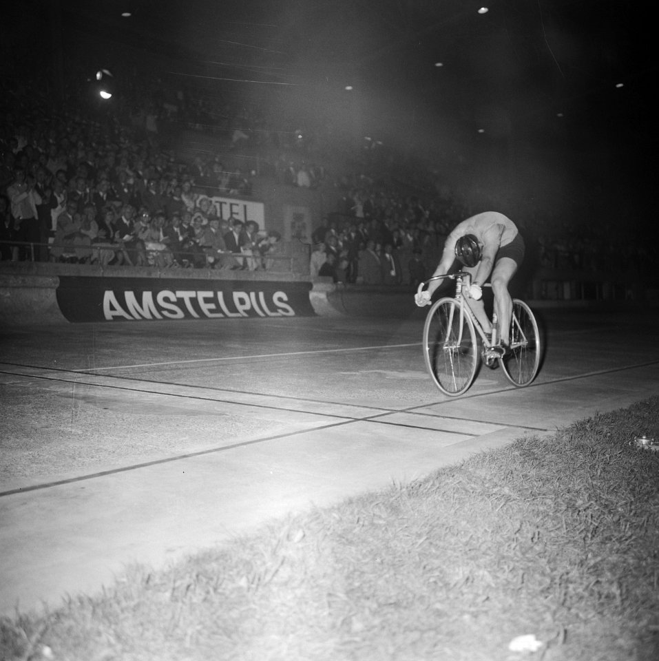 WK Wielrennen op de baan sprint profs finale. Damiano (Italie) gaat door finish, Bestanddeelnr 920-6484
