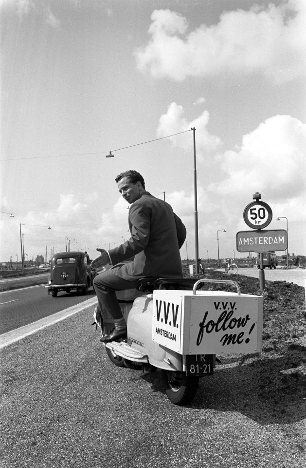 VVV-scooter voor autotouristen. Scooter op Utrechtseweg, Bestanddeelnr 912-7479