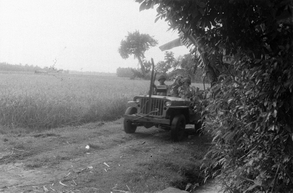 Wllly Jeep met drie militairen, Bestanddeelnr 279