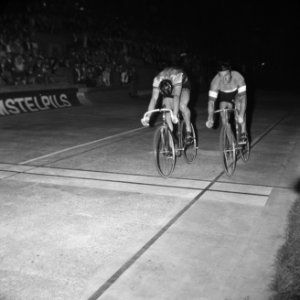 WK Wielrennen op de baan sprint profs finale. Sprint links Sercu wint, Maspes, Bestanddeelnr 920-6481