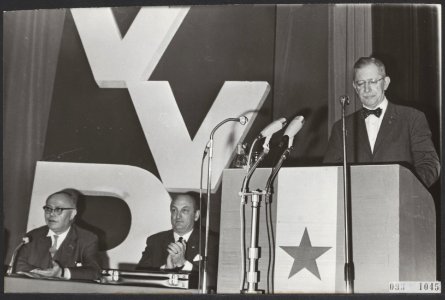 VVD-jaarvergadering in Maastricht. Openingsrede van voorzitter K. van der Pols. , Bestanddeelnr 093-1045