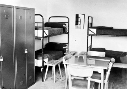 Winter Olympiade Innsbruck Het interieur van een kamer Olympisch Dorp, Bestanddeelnr 915-7667
