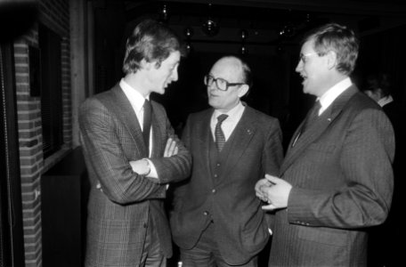 VVD-vergadering in Amersfoort, Minister Wiegel (l) en toekomstige voorzitter Kam, Bestanddeelnr 931-3848