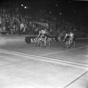 WK Wielrennen, Finale sprint amateurs. Morelon (1e) en Trentin in aktie, Bestanddeelnr 920-6352