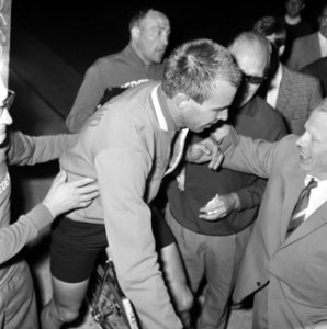 WK Wielrennen, finale achtervolging amateurs. Gert Bongers stapt van fiets, Bestanddeelnr 920-6358