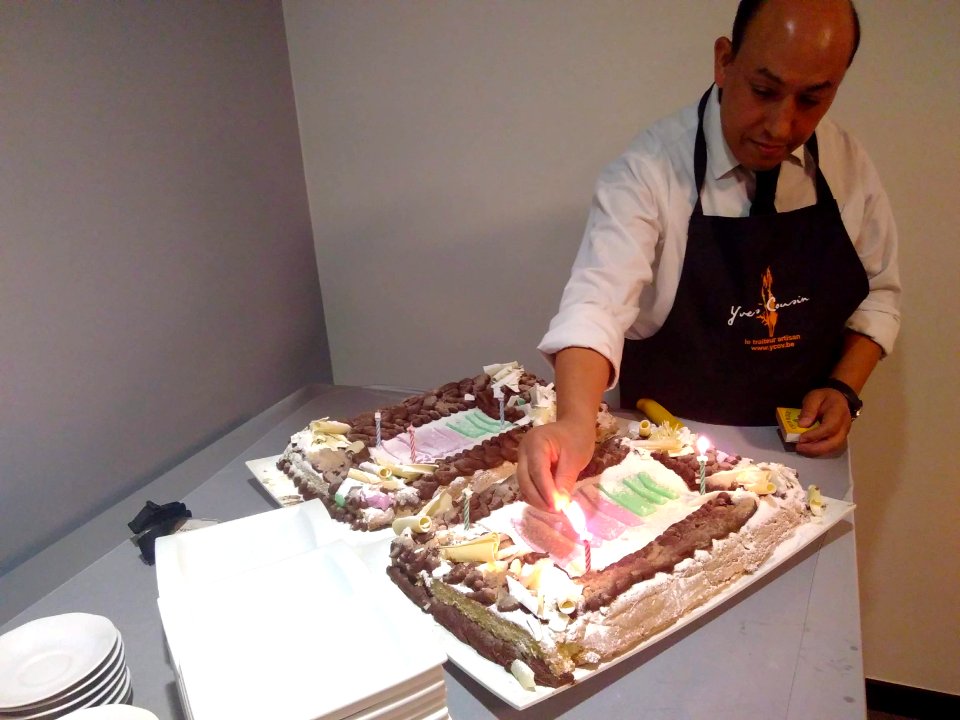 Wikidata turns 6 - cake with candles