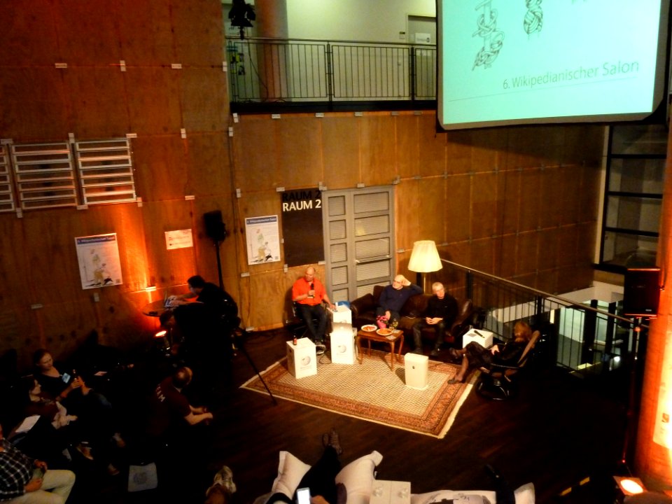 WikiCon 2014-Foyer vor dem Festsaal-Freitag-Wikipedianischer Salon - Konflikte sind Probleme, die zu kompliziert werden (2)