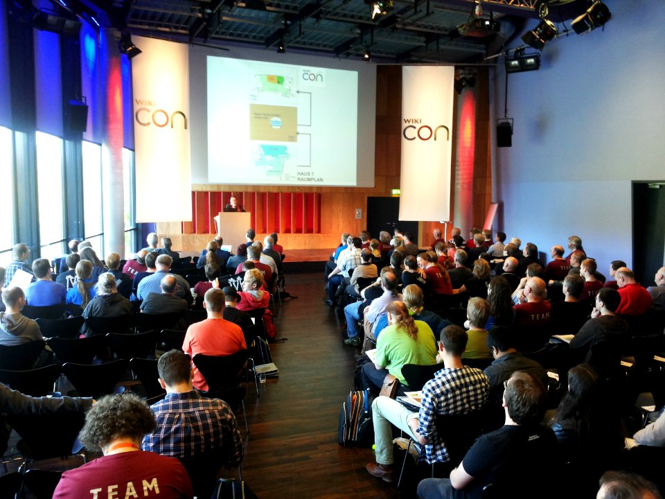 WikiCon 2014-Begrüß­ungs­ver­an­stal­tung für alle Teilnehmer im Festsaal (5)
